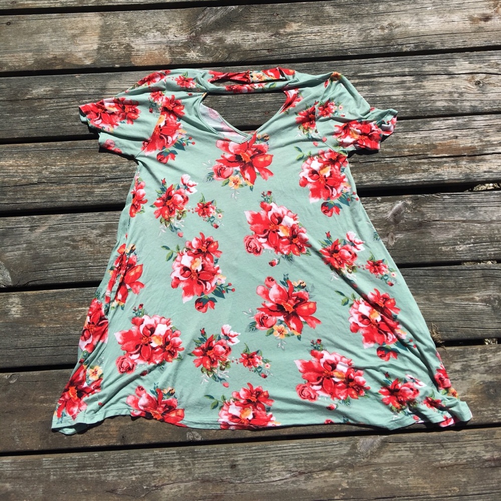 Floral Mock Neck Dress 🌸🤩